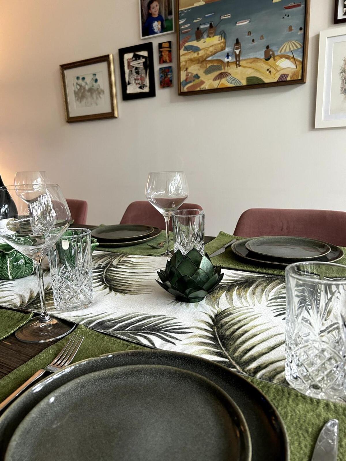 Enormous 4 Bedroom Paddington Family Villa